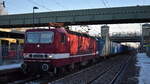 DeltaRail GmbH, Frankfurt (Oder) mit ihrer  243 650-9  (NVR:  91 80 6143 650-0 D-DELTA ) und Containerzug am 28.11.23 Durchfahrt Bahnhof Berlin-Hohenschönhausen.