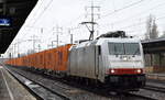 BLS Cargo AG, Bern [CH] mit der angemieteten Akiem Lok   185 581-6  [NVR-Nummer: 91 80 6185 581-6 D-AKIEM] und einem typischen China-Seidenstraßen Containerzug über Frankfurt/Oder nach Polen