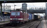 DeltaRail GmbH, Frankfurt (Oder) mit ihrer  243 179-9  (NVR:  91 80 6143 179-0 D-DELTA ) und einem Containerzug am 16.02.24 Durchfahrt Bahnhof Berlin-Hohenschönhausen.