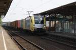 ES 64 U2-071 fuhr am 15.08.2009 mit einem Containerzug durch den Bahnhof Elze(Han)in Richtung Sden.