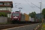 185 534-5 mit einem Containerzug in Ludwigsau-Friedlos am 06.08.2010