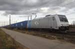 Am 09.11.2010 durchfuhr die Railpool-Lok 185 677-2 der ITL mit der  blauen Wand  das Nadelhr zwischen Limburgerhof und Rheingnheim. Zwischen diesen beiden Bahnhfen wird die Infrastruktur nach und nach komplett erneuert und es wird die Strecke 3-gleisig ausgebaut.
Der Zug befrdert Autoteile fr Peugeot/Citroen zwischen Kaluga (RUS) und Vesoul (F).Der Zug fhrt 5x die Woche und bentigt fr die 3000 km lange Distanz 5 Tage. An der Russischen Grenze werden die Container auf Breitspurwagen umgeladen.
 