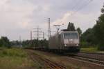 TXL 185 537-8 mit einem Containerzug in Hamburg-Unterelbe am 26.07.2011