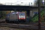 Die 185 592-3 von Crossrail kommt mit einem Bulkhaul-Ganzzug aus Melzo(I) und fhrt in Aachen-West ein.
5.11.2011