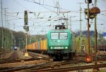 145 CL-005 von Crossrail fhrt mit einem Containerzug von Aachen-West in Richtung  Kln bei Regenwolken am 10.4.2012.