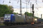 145 CL-203 von Crossrail fhrt mit einem Containerzug von Aachen-West nach Iatlien und fhrt in Richtung Kln bei Regenwolken am 15.5.2012.