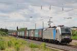 Am 13.Juni 2013 durchfuhr 193 802 mit einem Containerzug den Bahnhof Elze(Han) in Richtung Norden.