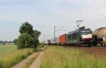 Am 19.Juni 2013 war MRCE 185 544 mit einem Containerzug bei Burgstemmen auf dem Weg Richtung Norden.