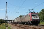 Ebenfalls am 13.06.2013, Crossrail 185 591-5 mit dem Ewals Cargo Containerzug bei der Durchfahrt durch den Bahnhod von Orschweier gen Norden.