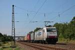 Am 11.07.2013 fuhr Crossrail/Ewals Cargo 185 581-6 mit einem Containerzug durch Orschwier auf der KBS 703 gen Offenburg.