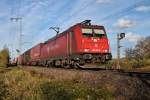 Am 09.11.2013 bespannte die Crossrail 185 595-6 einen Containerzug in RIchutng Schweiz, als sie in Müllheim (Baden) durchfuhr.