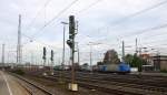 185 515-4 von Railtraxx fährt mit einem langen Containerzug aus Zeebrugge-Ramskapelle(B) nach Segrate(I) ei der Ausfahrt aus Aachen-West und fährt in Richtung