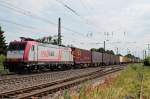Am 14.06.2014 fuhr die saubere Crossrail 185 599-8 mit einem Containerzug durch den Bahnhof von Müllheim (Baden) gen Norden.