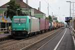 Am 23.07.2014 durchfährt Crossrail 185 576-6 mit einem Containerzug nach Belgien Müllheim (Baden).