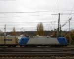 185 527-9  von Crossrail fährt mit einem langen Ewals-Cargo-Care Containerzug aus Geleen-Lutterade(NL) nach Novara(I) bei der Ausfahrt von Aachen-West und fährt in Richtung