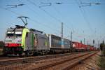 Mit einem Containerzug aus den Niederland/Ruhrgebiet durchfuhr am 27.09.2014 in Orschweier die Re 486 509 in Richtung Süden/Freiburg.