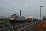 185 600-4 mit einem Containerzug nach Belgien am 29.11.2014 in Müllheim (Baden) und fuhr gen Freiburg.
