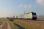 Re 486 504 am 07.02.2015 mit einem Kistenzug bei Hügelheim und fuhr in Richtung Freiburg.