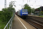 145 CL-204 von Crossrail kommt die Kohlscheider-Rampe hoch aus Richtung Neuss,Herzogenrath mit einem langen Containerzug aus Ruhland(D) nach Antwerpen-Combinant(B) und fährt durch Kohlscheid in Richtung Richterich,Laurensberg,Aachen-West. 
Aufgenommen vom Bahnsteig 2 in Kohlscheid. 
Bei Wolken am Morgen vom 25.5.2016.