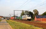 186 428-9 von der Rurtalbahn kommt einem KLV-Containerzug aus Genk-Goederen(B) nach Frankfurt-Höchstadt am Main(D)  und kommt aus Richtung Hasselt(B) und fuhr durch s'Herenelderen(B) in Richtung