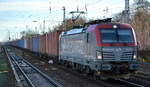 PKP CARGO S.A., Warszawa [PL] mit  EU46-505  [NVR-Nummer: 91 51 5370 017-3 PL-PKPC] und Containerzug aus Polen am 28.11.19 Berlin Hirschgarten.
