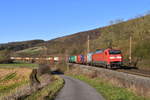 152 061 mit einem Containerzug am 05.02.2020 bei Beulshausen