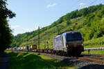 193 835 Boxxpress mit einem Containerzug bei Karlstadt Richtung Würzburg, 12.06.2020