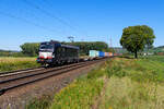 193 870 MRCE/Boxxpress mit einem Containerzug bei Retzbach-Zellingen Richtung Würzburg, 09.09.2020