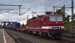 DeltaRail GmbH, Frankfurt (Oder) mit ihrer  243 972-7 , Name: Emma (NVR:  91 80 6143 972-8 D-DELTA ) und einem Containerzug Richtung Frankfurt (Oder) am 07.11.23 Höhe Bahnhof Niederndodeleben.