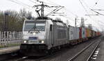 METRANS Rail s.r.o., Praha [CZ] mit ihrer  386 023-6  [NVR-Nummer: 91 54 7386 023-6 CZ-MT] und einem Containerzug am 16.01.25 Durchfahrt Bahnhof Berlin Hohenschönhausen.