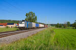 186 455 Railpool/Lineas mit einem Containerzug bei Oberdachstetten Richtung Würzburg, 13.06.2021