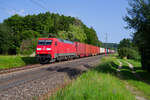 152 148 DB Cargo mit einem Containerzug bei Postbauer-Heng Richtung Nürnberg, 12.07.2021