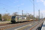 CFL Cargo 188 061 mit leeren Clip Laadgrs-Wagen Richtung Erfurt, am 09.04.2025 in Leipzig-Thekla.