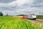 186 552 Railpool/Metrans welche am Zugschluss eingereiht war in einem Containerzug gezogen von 761 004 bei Seußen Richtung Marktredwitz, 22.07.2021