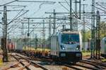 187 521-0 mit Containerzug in Hamburg Harburg, August 2025.