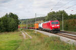 185 183 DB Cargo mit einem Containerzug bei Lehrberg Richtung Ansbach, 21.09.2021