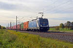 Mit einem Containerzug von Metrans am Haken rollte 388 024 der CD Cargo am 19.10.25 durch Braschwitz Richtung Magdeburg.