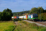193 224 ELL/WLC mit einem Containerzug bei Lehrberg Richtung Ansbach, 23.09.2021