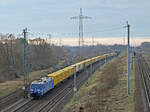 Am 03.12.25 führte der Albatros 152 137 einen DHL-Containerzug durch Holzweißig Richtung Bitterfeld/Berlin.