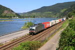 Deutschland 
Lok 6193 119 von Ecco Rail zieht einem Containerzug in Assmannshausen 
29/7/2024