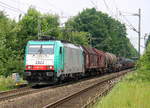 Die Cobra 2822 kommt als Umleiter mit einem gemischten Güterzug aus Köln-Gremberg(D) nach Antwerpen-Noord(B) und fährt durch Kohlscheid aus Richtung Herzogenrath und fährt die