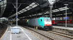 Die Cobra 2833 steht als Umleiter im Aachener-Hbf mit einem gemischten Güterzug aus Antwerpen-Nord(B) nach Mannheim(D) und wartet auf die Weiterfahrt nach Köln.