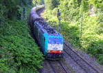 Die Cobra 2826  kommt mit einem gemischten Güterzug aus Antwerpen-Noord(B) nach Köln-Gremberg(D) und kommt aus Richtung Aachen-West,Aachen-Schanz und fährt in Richtung