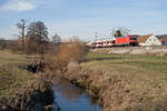 187 156 mit einem gemischten Güterzug bei Mitteldachstetten Richtung Ansbach, 19.01.2019 