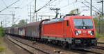 DB Cargo AG [D] mit  187 081  [NVR-Nummer: 91 80 6187 081-5 D-DB] und gemischtem Güterzug Richtung Ziltendorf EKO am 24.09.19 Bahnhof Flughafen Berlin Schönefeld.