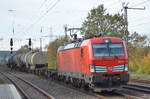 DB Cargo AG [D] mit  193 373  [NVR-Nummer: 91 80 6193 373-8 D-DB]und einigen Güterwagen bei der Durchfahrt Bf.