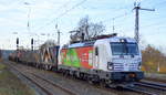 DB Cargo AG [D] mit  193 361  [NVR-Nummer: 91 80 6193 361-3 D-DB] und gemischtem Güterzug aus Richtung Seddin kommend am 19.11.19 Durchfahrt Bf.