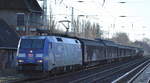 DB Cargo AG [D] mit  152 136-8  [NVR-Nummer: 91 80 6152 136-8 D-DB] und gemischtem Güterzug Richtung Schwedt am 16.01.20 Berlin Buch.