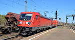 DB Cargo AG [D] mit  187 121  [NVR-Nummer: 91 80 6187 121-9 D-DB] und gemischtem Güterzug am 22.04.20 Durchfahrt Magdeburg Neustadt.