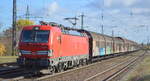 DB Cargo AG [D] mit  193 563  [NVR-Nummer: 91 80 6193 563-4 D-DB] und gemischtem Güterzug Richtung Rangierbahnhof Seddin am 05.11.20 Bf.